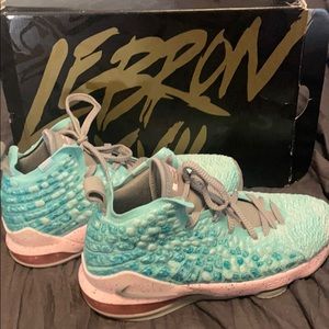 Lebron xvii Aqua and grey